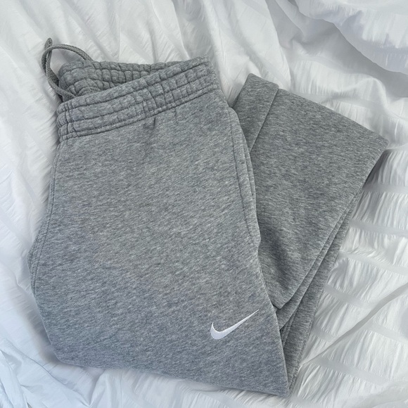 Nike Sweatpants size M - Picture 2 of 3